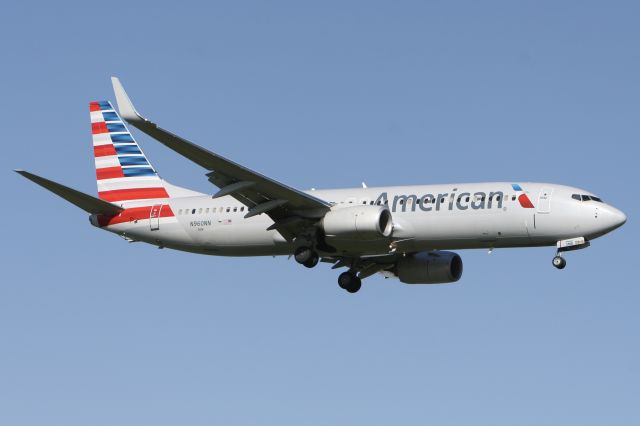 Boeing 737-800 (N960NN)
