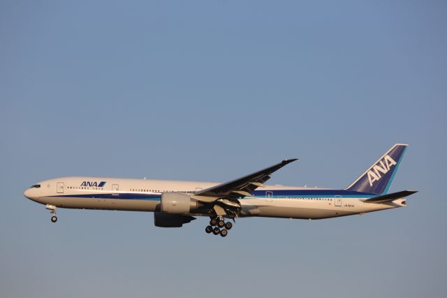 BOEING 777-300 (JA787A)