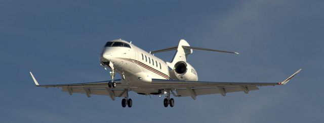 Canadair Challenger 350 (N700QS)