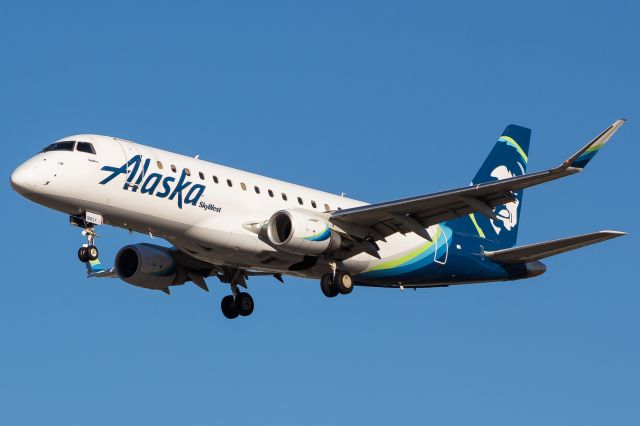 Embraer 175 (N188SY)