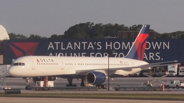 Boeing 757-200 (N6707A)