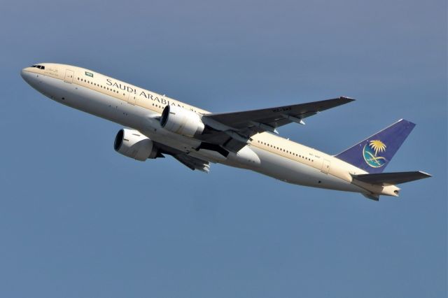 Boeing 777-200 (HZ-AKF) - Saudi Arabia 777-200 SVA7097 (HZ-AKF) departing off of 4R heading to LAX.