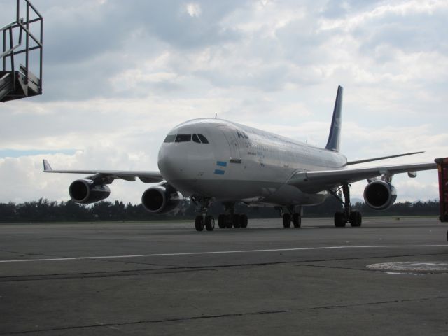 Airbus A340-200 —
