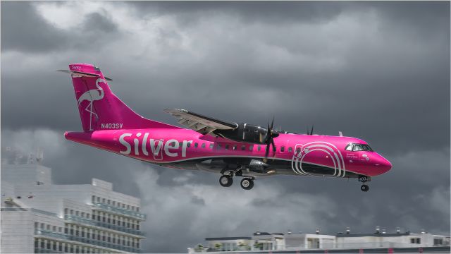 N403SV — - Silver wings inbound for landing at St Maarten.