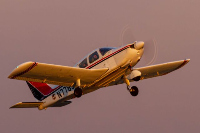 Piper Cherokee (N7789W)