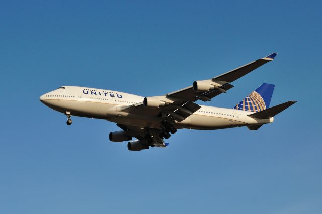 Boeing 747-400 (N119UA) - 2012/1/28