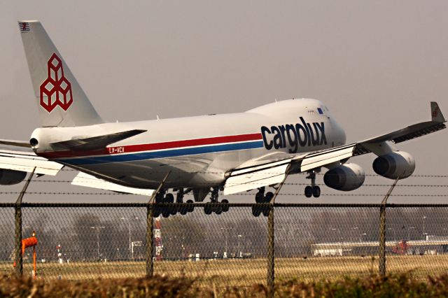 Boeing 747-400 (LX-VCV)