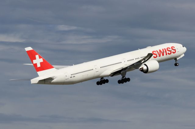 BOEING 777-300ER (HB-JNL)