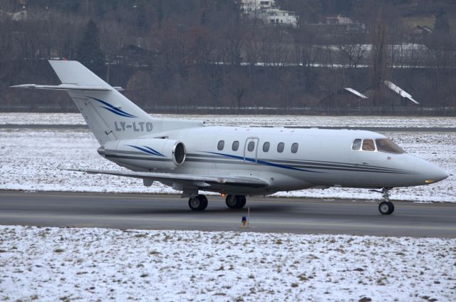 Hawker 800 (LY-LTD)