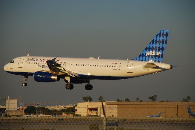 Airbus A320 (N651JB)