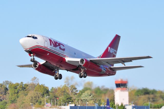 Boeing 737-200 (N322DL)