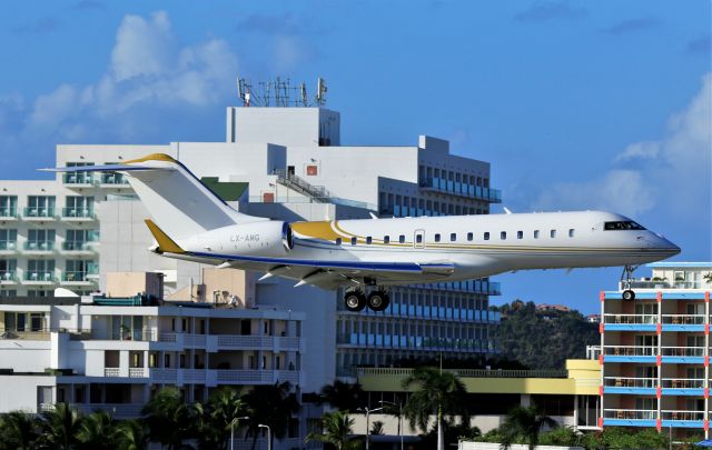 Bombardier Global Express (LX-AMG)