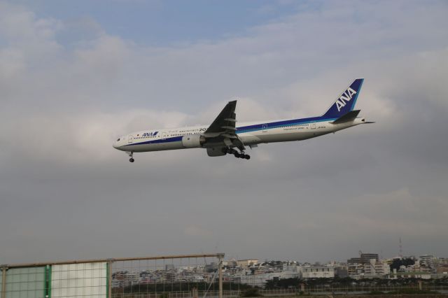 Boeing 777-200 (JA757A)