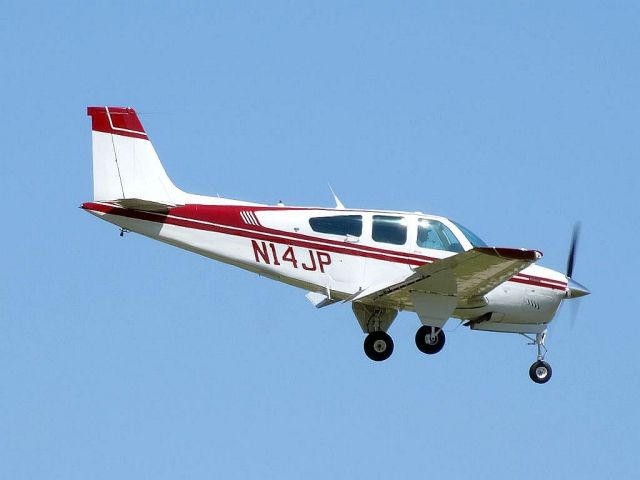 Beechcraft Bonanza (33) (N14JP)