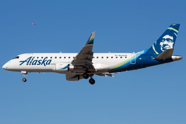 Embraer 175 (N636QX)