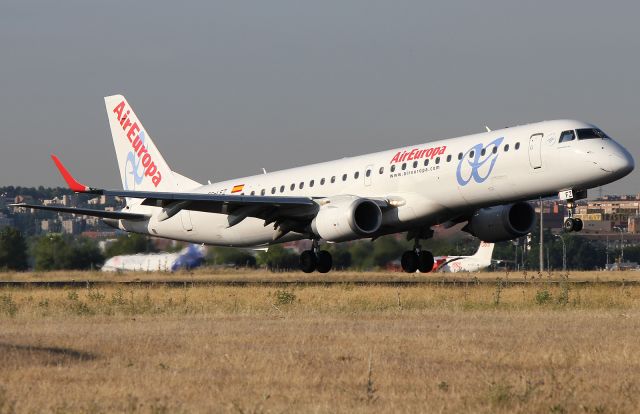 EMBRAER 195 (EC-LFZ)