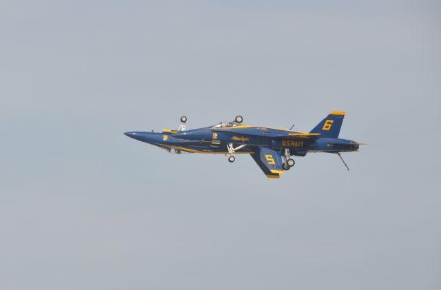 McDonnell Douglas FA-18 Hornet —