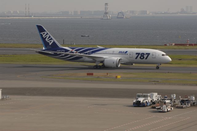 Boeing 787-8 (JA801A) - Taxi at Haneda Intl Airport on 2011/09/28