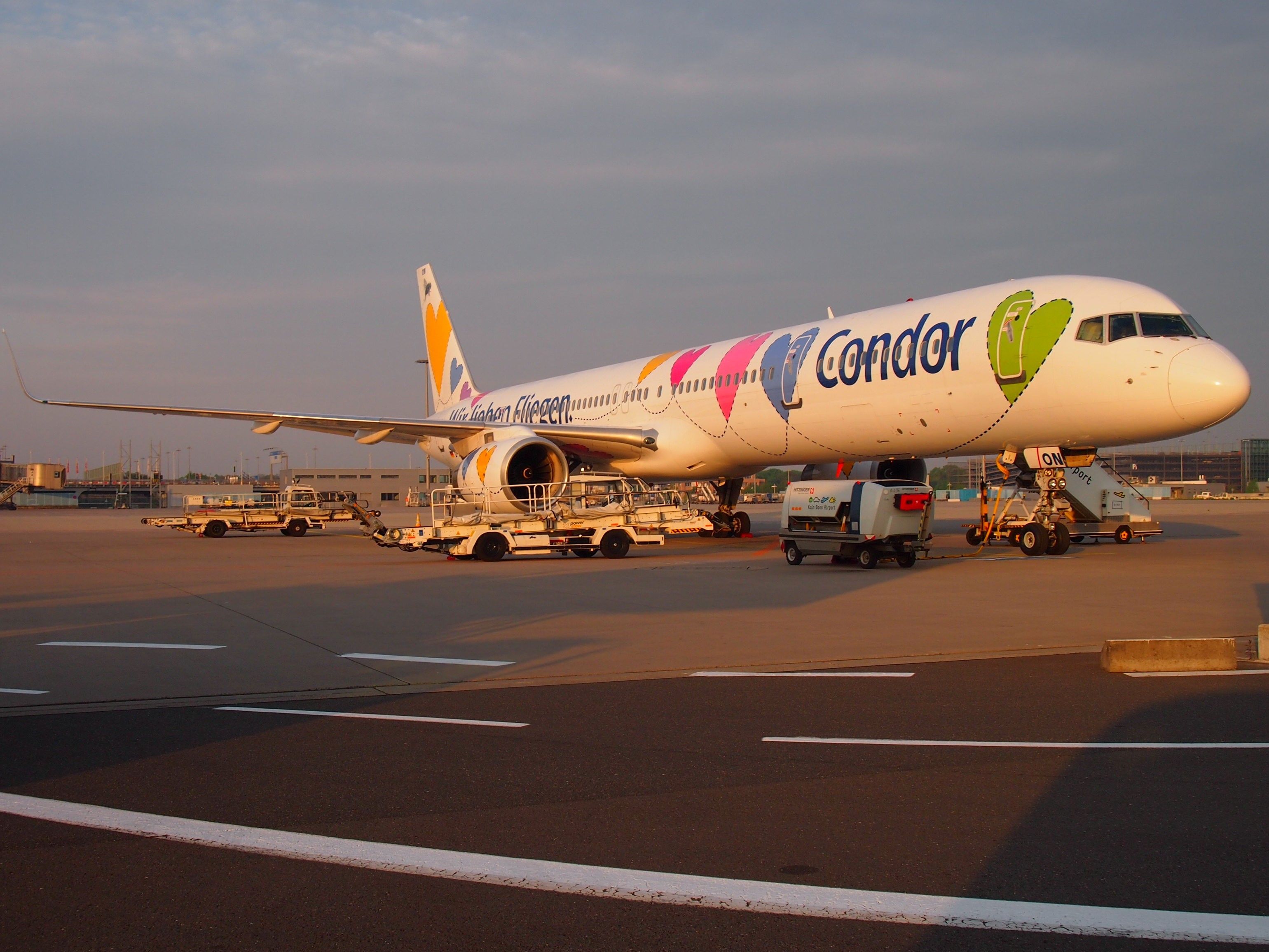 BOEING 757-300 (D-ABON)