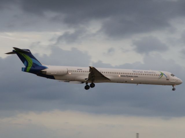 McDonnell Douglas MD-83 (N802WA)