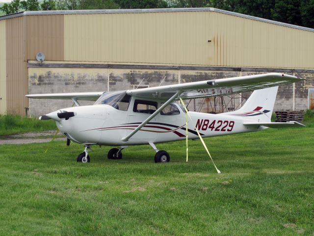 Cessna Skyhawk (N84229)