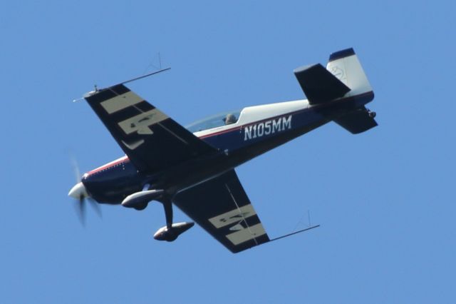 EXTRA EA-300 (N105MM) - Over Mercer Island, WA