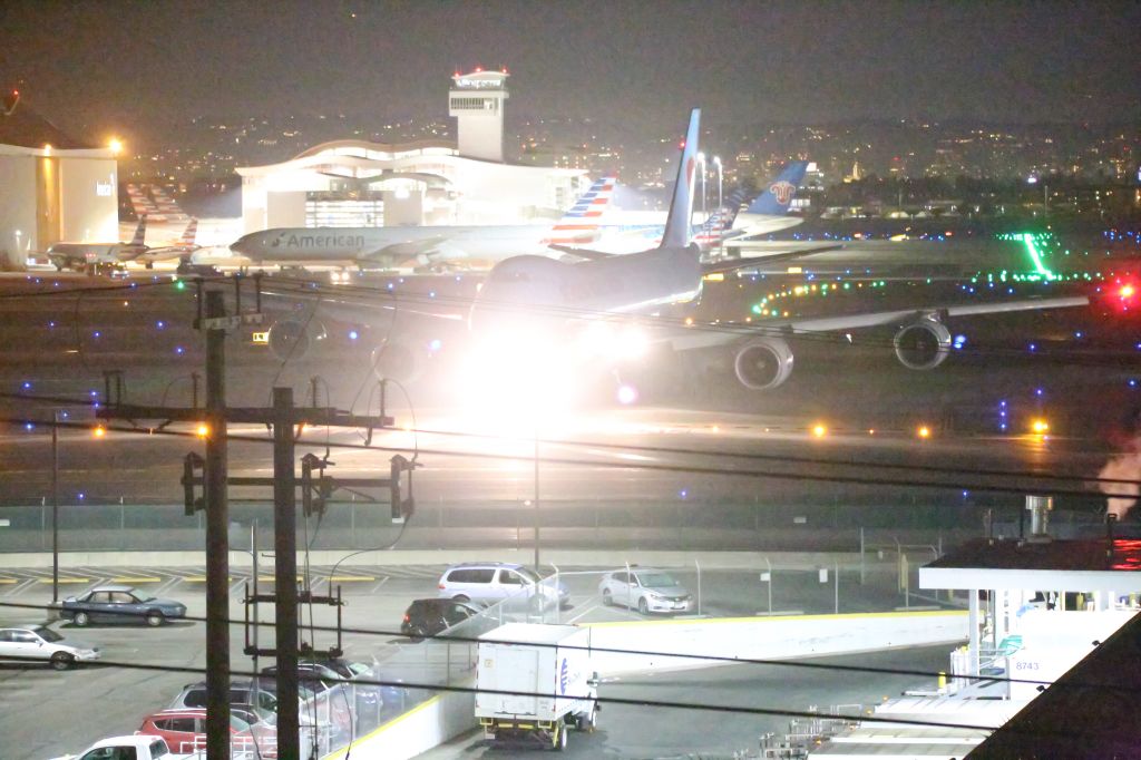 BOEING 747-8 (HL7639)