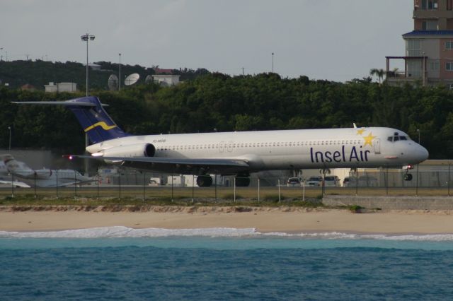 McDonnell Douglas MD-83 (PJ-MDB)