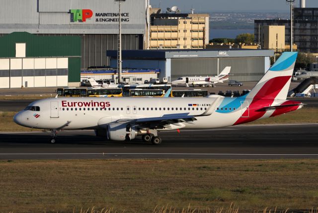 Airbus A320 (D-AEWN)
