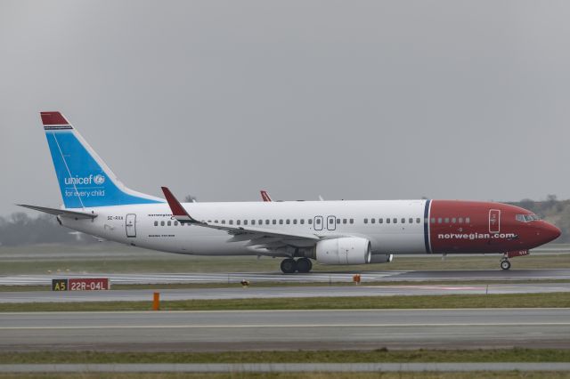 Boeing 737-700 (SE-RXA) - West of runway R22