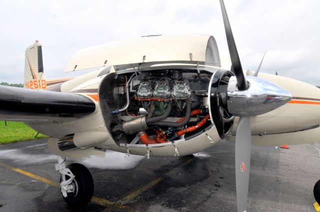 Beechcraft Twin Bonanza (N261B)