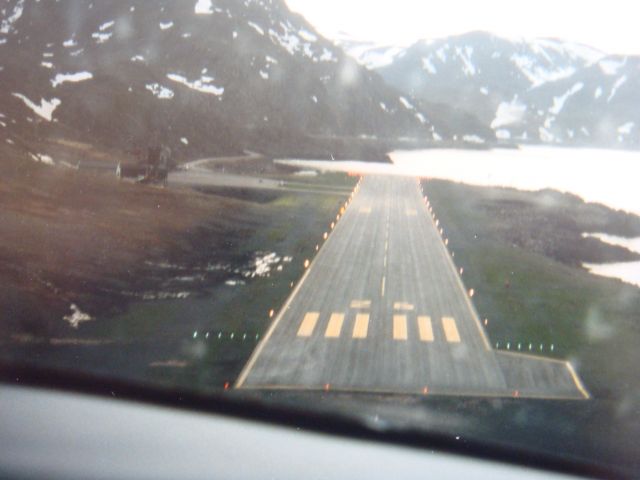 Boeing 757-200 (FCL27) - approach at honningsvag, North Cape