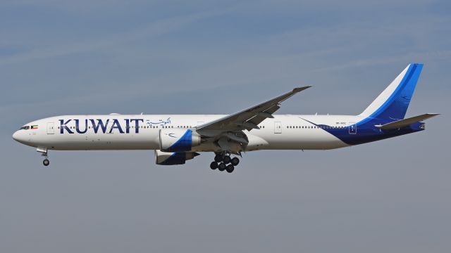 BOEING 777-300ER (9K-AOC)