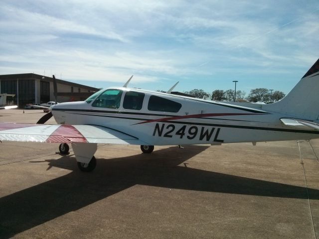 Beechcraft Bonanza (33) (N249WL)