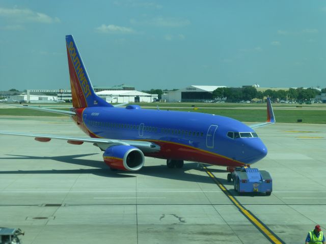 BOEING 737-300 (N915WN)