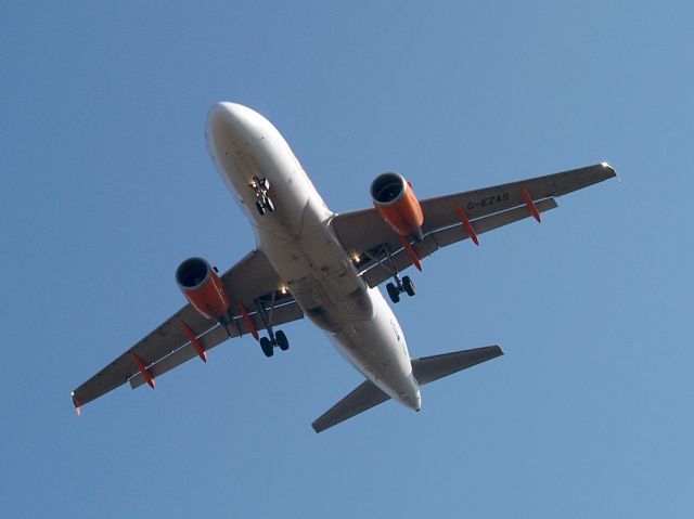 Airbus A319 (G-EZAS)