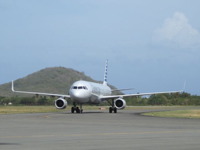 Airbus A321 (N142AN)