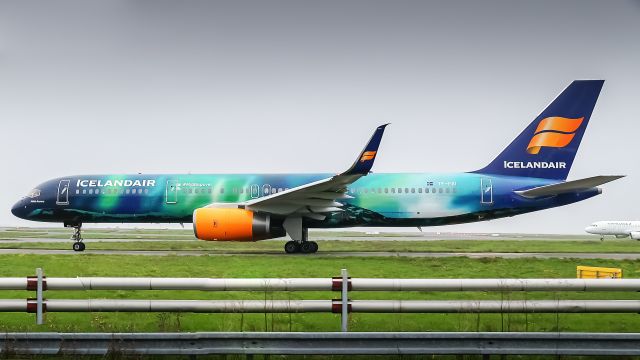 Boeing 757-200 (TF-FIU)