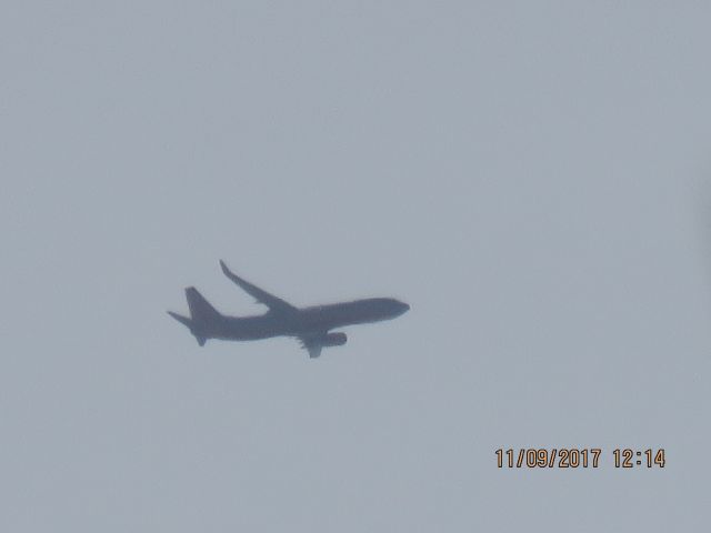Boeing 737-800 (N8318F)