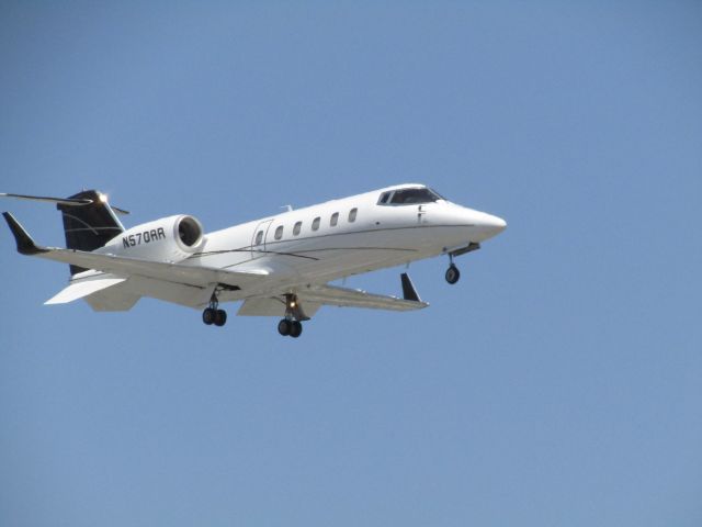 Learjet 60 (N570RR) - Landing RWY 20R