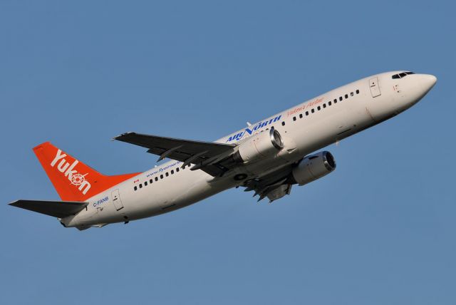 BOEING 737-400 (C-FANB)