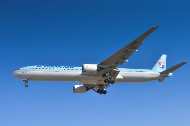 BOEING 777-300 (HL7533)