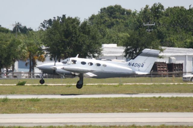 Cessna 421 (N4064) - N4064 departs Runway 32 at Sarasota-Bradenton International Airport