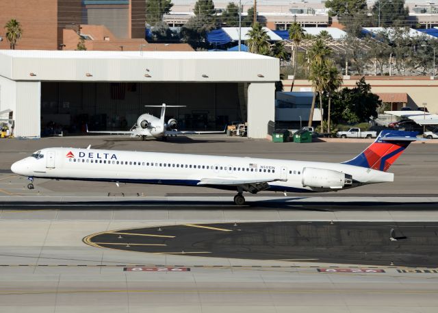 McDonnell Douglas MD-90 (N941DN)