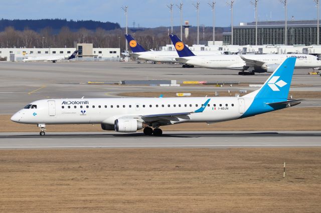 EMBRAER 195 (I-ADJN)