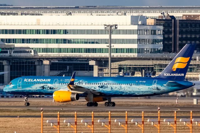 Boeing 757-200 (TF-FIR)