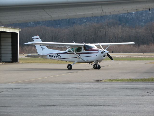 Cessna Skylane (N9440X) - at Williamsport
