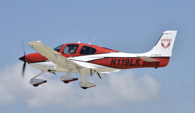 Cirrus SR-22 (N119LK) - Airventure 2017