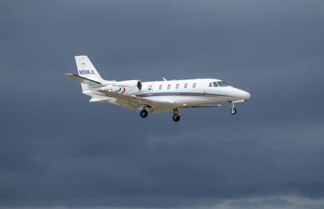 Cessna Citation Excel/XLS (N598JL) - Final runway 5