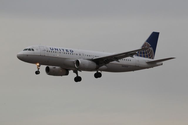 Airbus A320 (N492UA)